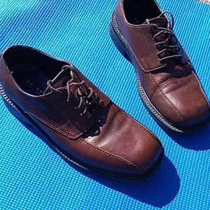 Axcess a Claiborne company leather shoes